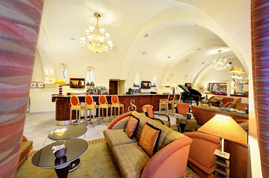 Lindner Hotel Prague Castle: Bar/Salón